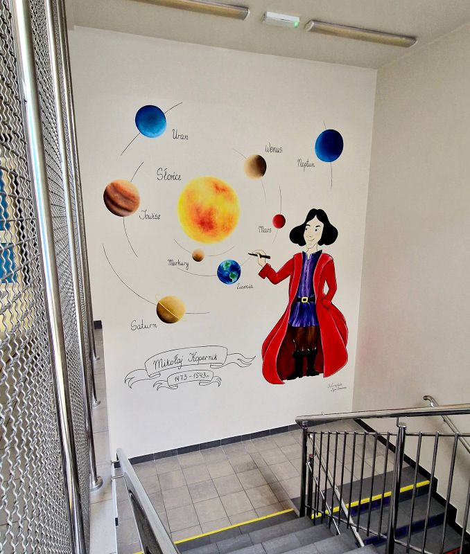 Mural na klatce schodowej w szkole im. Mikołaja Kopernika